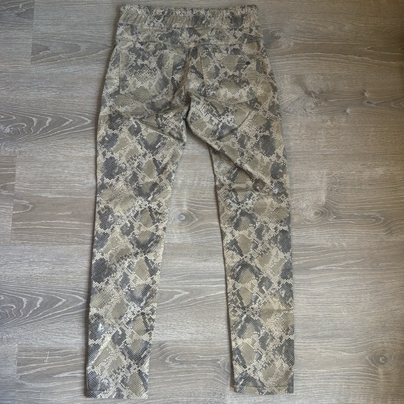 Bevy Flog Shely In Beige Python Print 24 - Picture 10 of 12